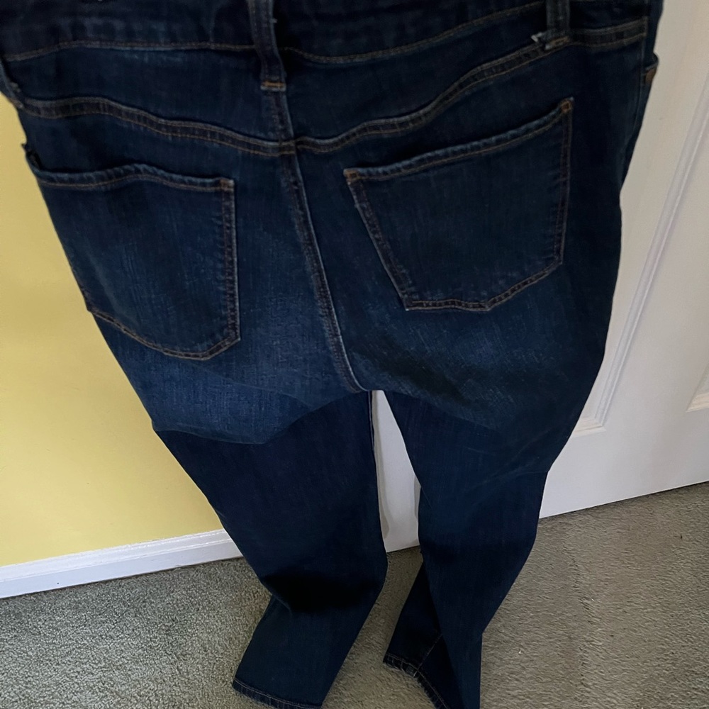 Talbots size 6 straight leg cropped jeans. Excellent condition - Picture 2 of 6